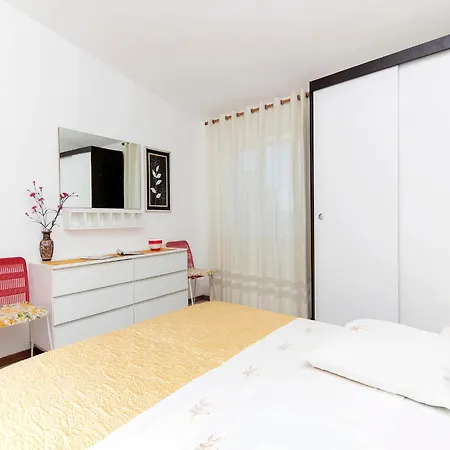 Lara Guest house