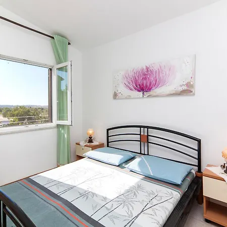 Lara Guest house 3*