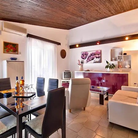 Lara Guest house