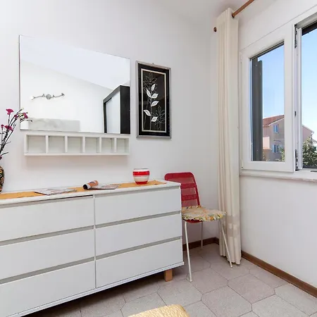 Guest house Lara 3*