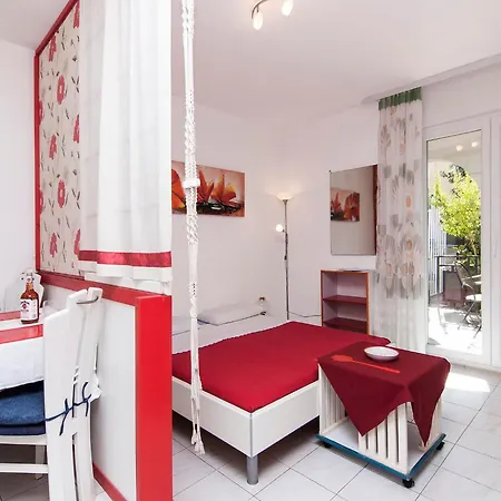Lara Guest house