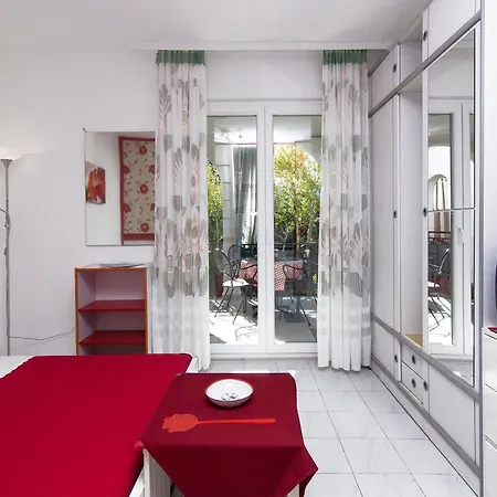 Guest house Lara 3*