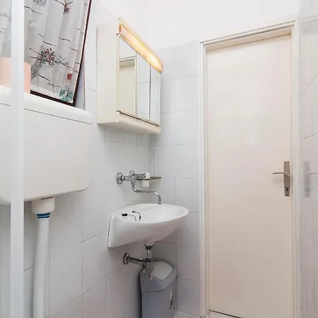 Guest house Lara 3*