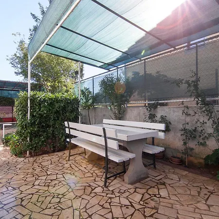 Lara Guest house 3*