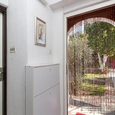 Guest house Lara 3*